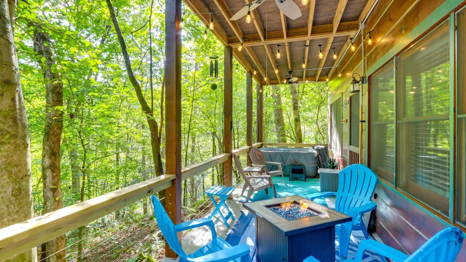 Charming With Game And Hot Tub! *