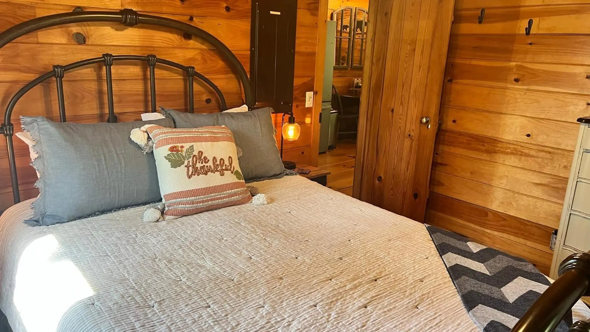Log With Mountain View And Privacy