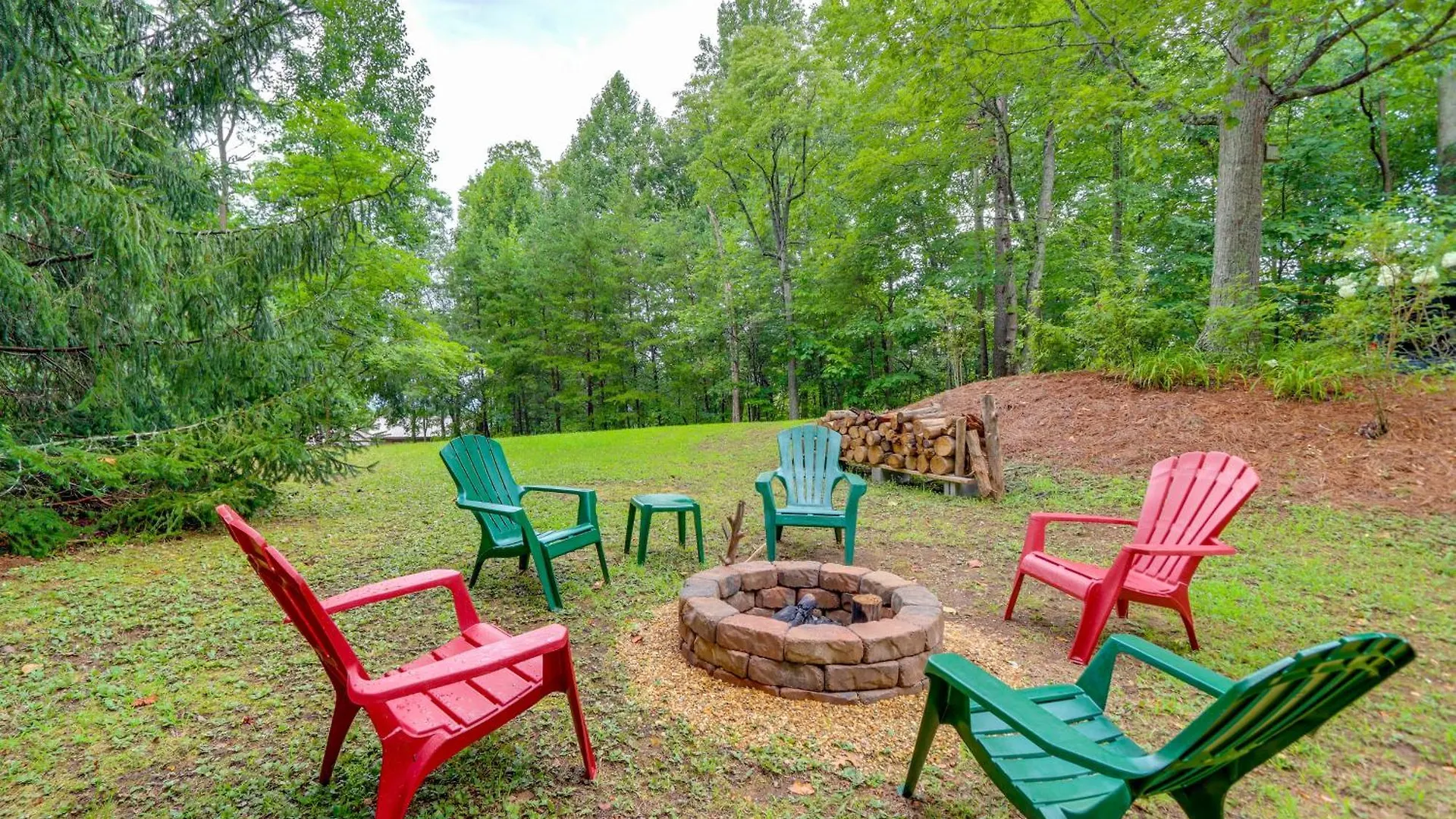 Getaway With Hot Tub And Seasonal View! Blue Ridge