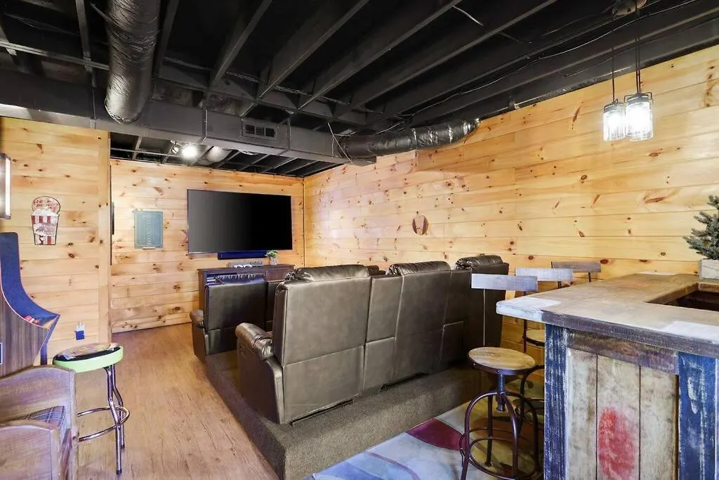 Location, Hot Tub, Theater, Outdoor Fireplace * Blue Ridge