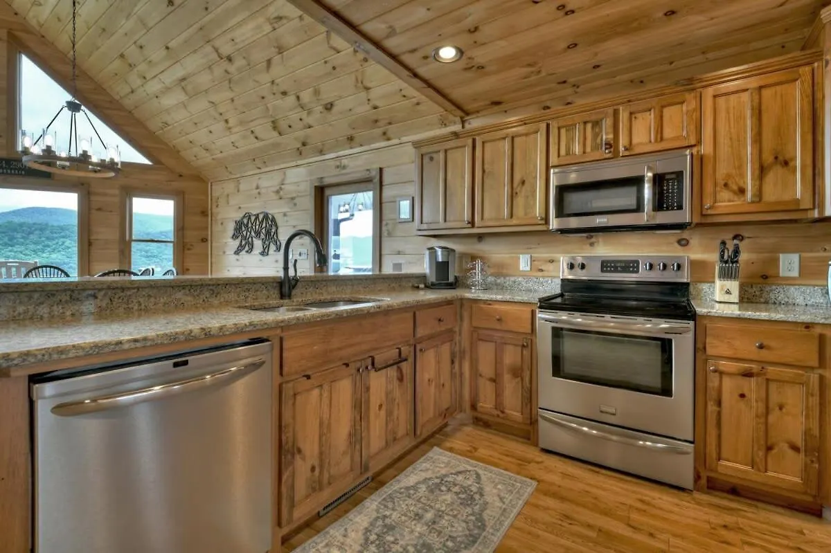 Holiday home Misty Mountain Hideaway- Stunning Mountain Views *
