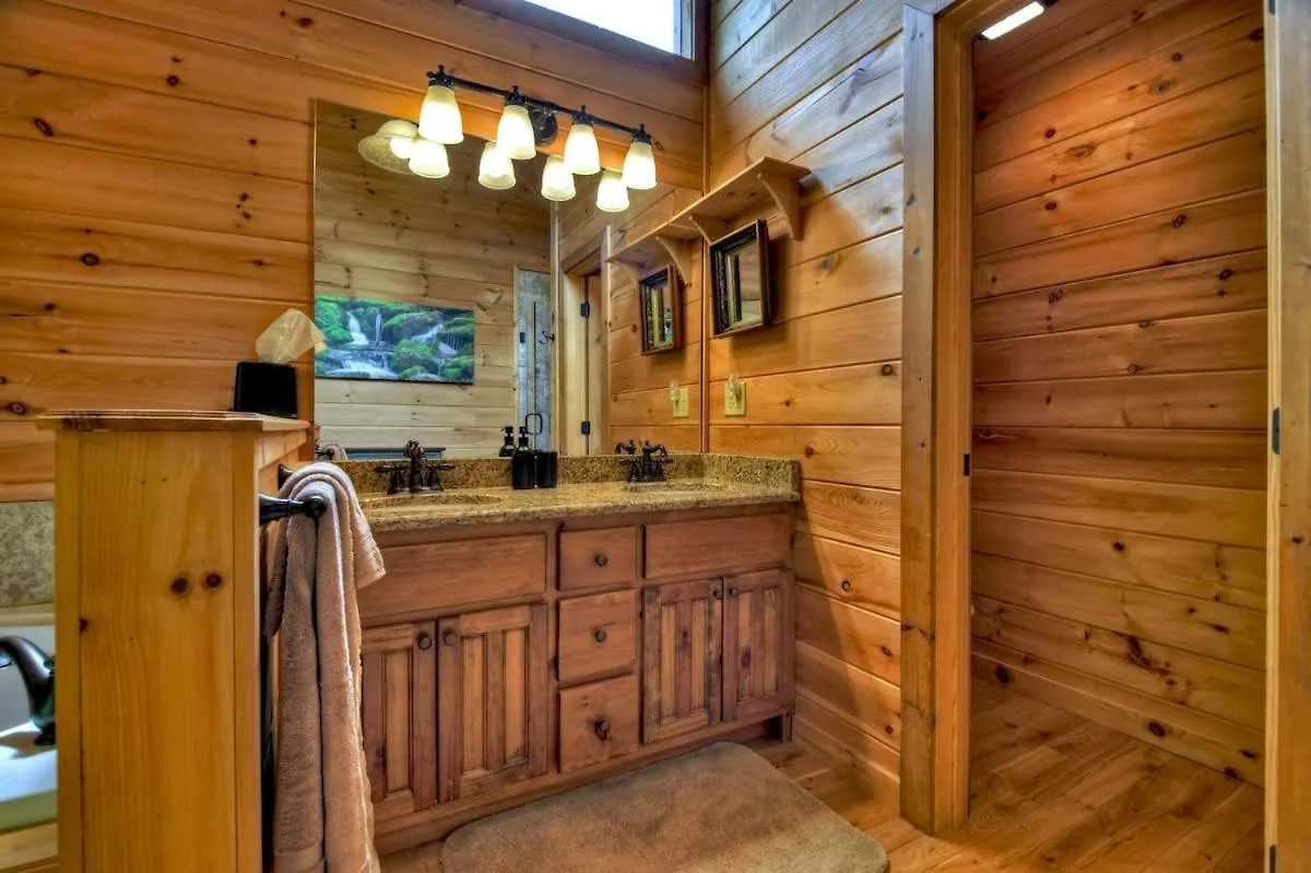 Holiday home Misty Mountain Hideaway- Stunning Mountain Views *