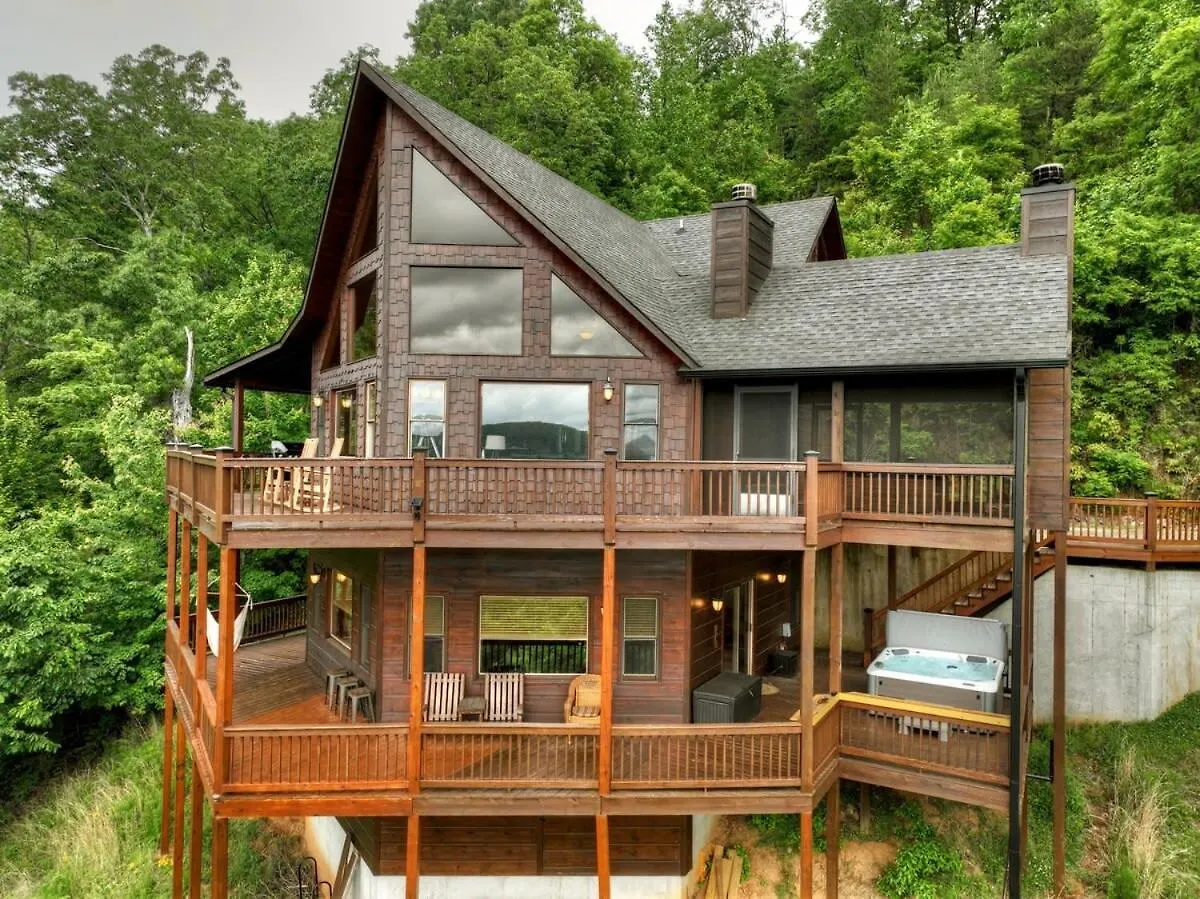 Misty Mountain Hideaway- Stunning Mountain Views * Blue Ridge