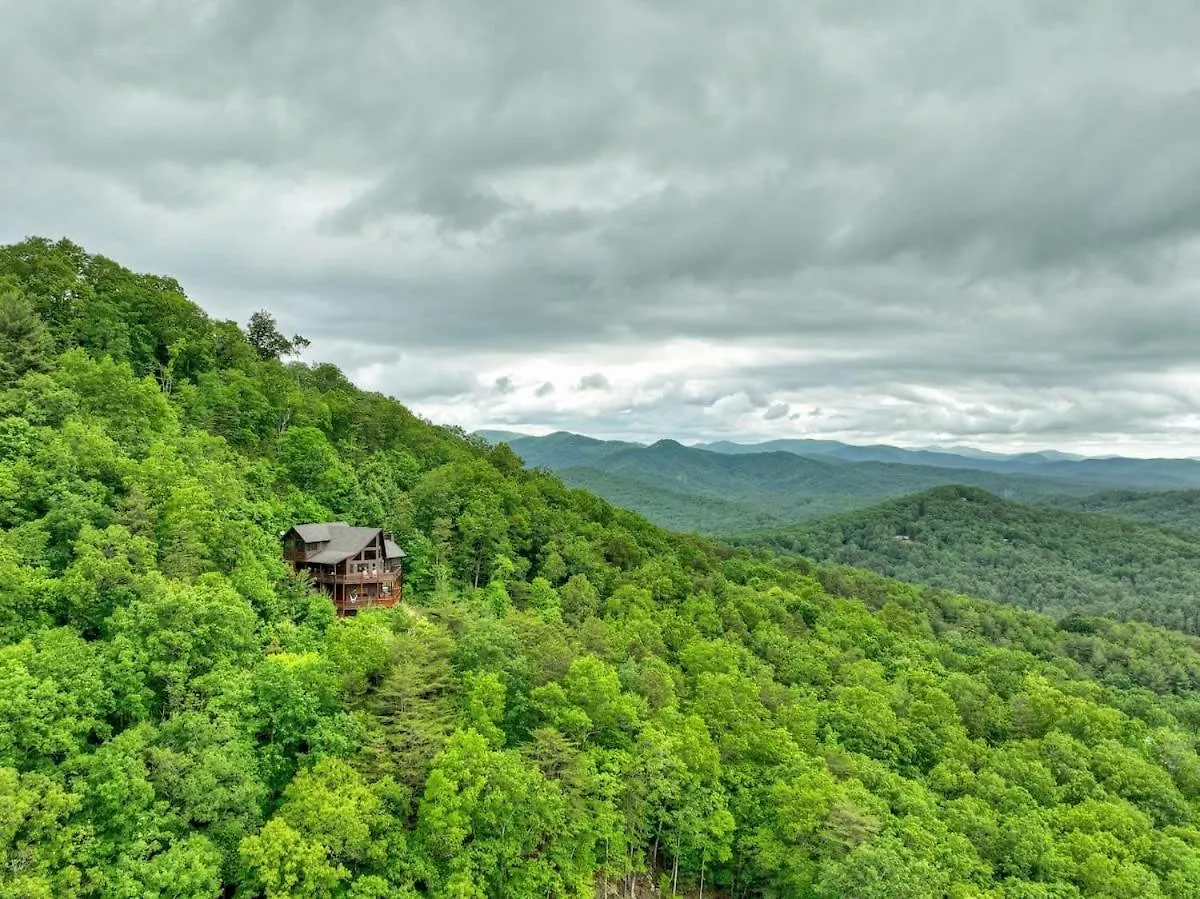 Misty Mountain Hideaway- Stunning Mountain Views Holiday home *