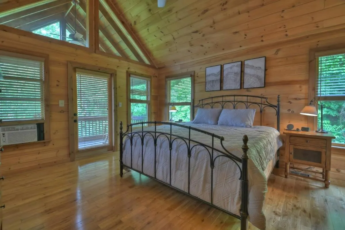 Misty Mountain Hideaway- Stunning Mountain Views * Blue Ridge