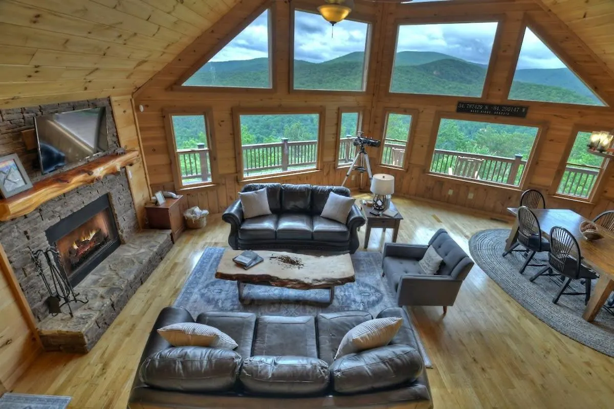 Misty Mountain Hideaway- Stunning Mountain Views Holiday home