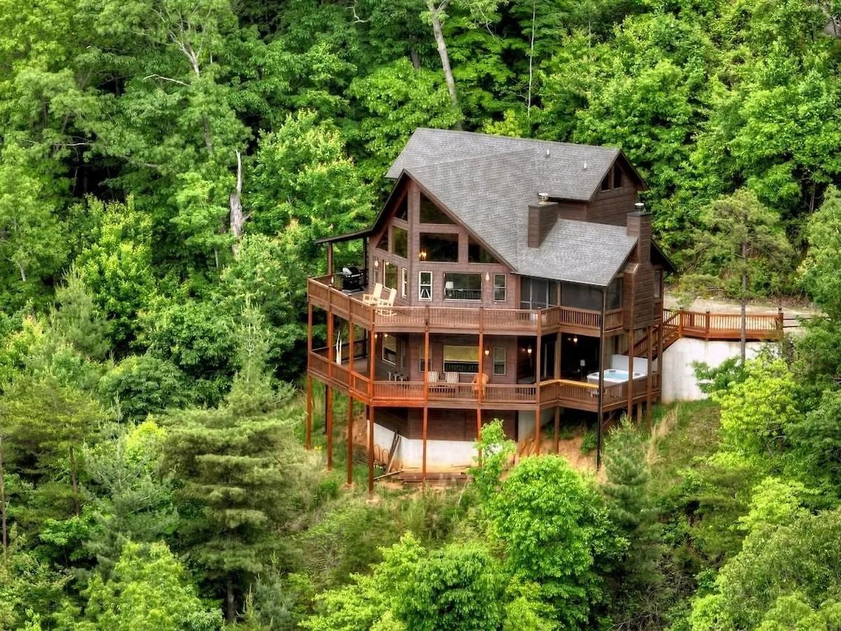 Misty Mountain Hideaway- Stunning Mountain Views Holiday home *