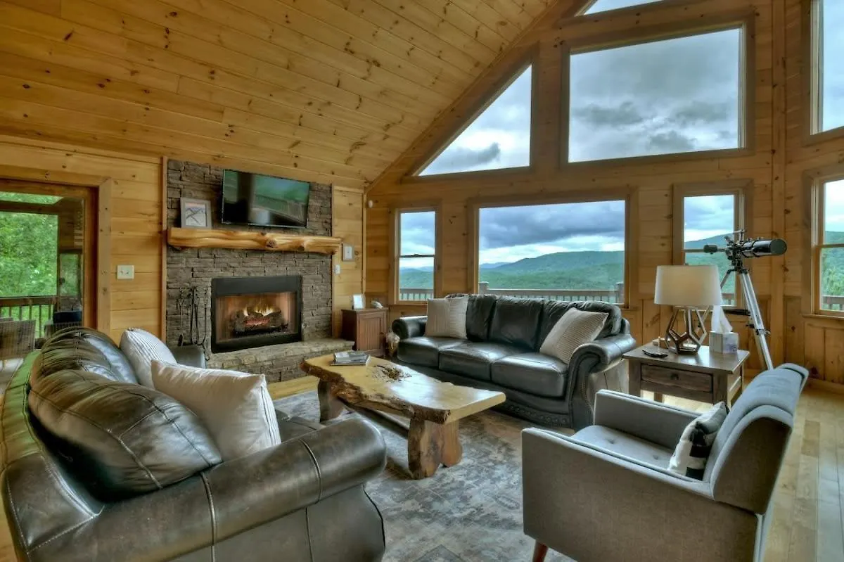 Misty Mountain Hideaway- Stunning Mountain Views Holiday home