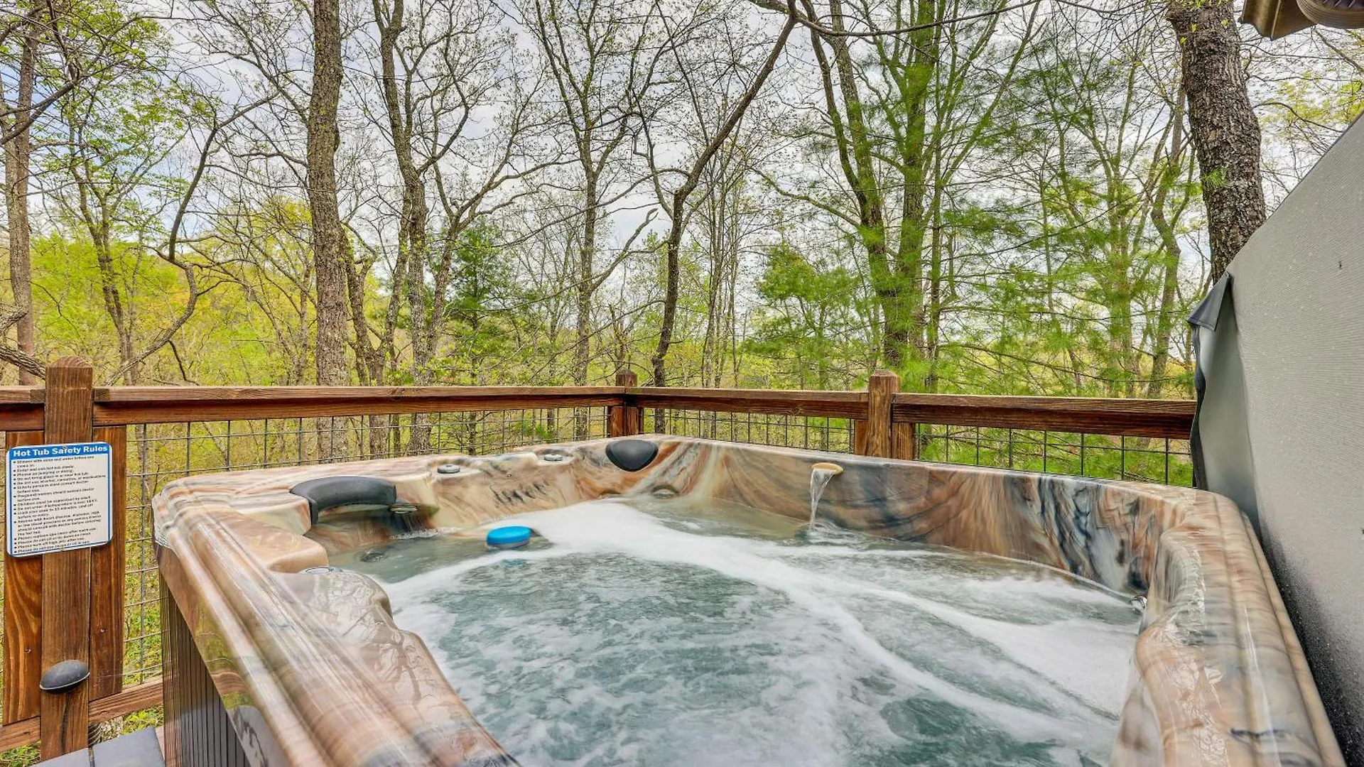 Cozy In Private Location With Hot Tub And Grill!