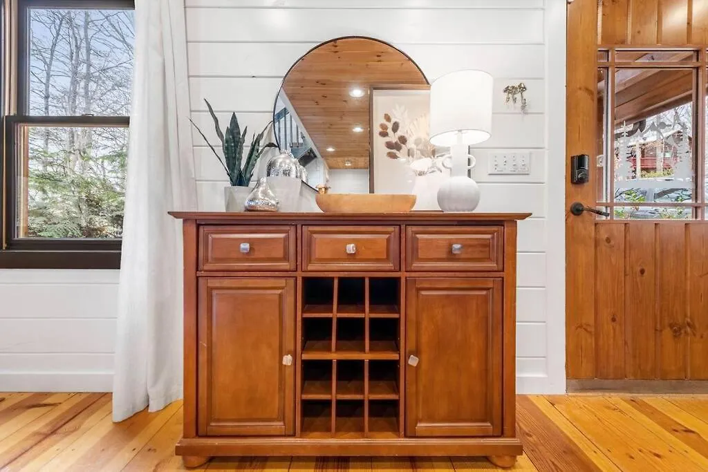 Story Book With Mountain Views, Game Cave, Hot Tub And Close To Downtown Holiday home *