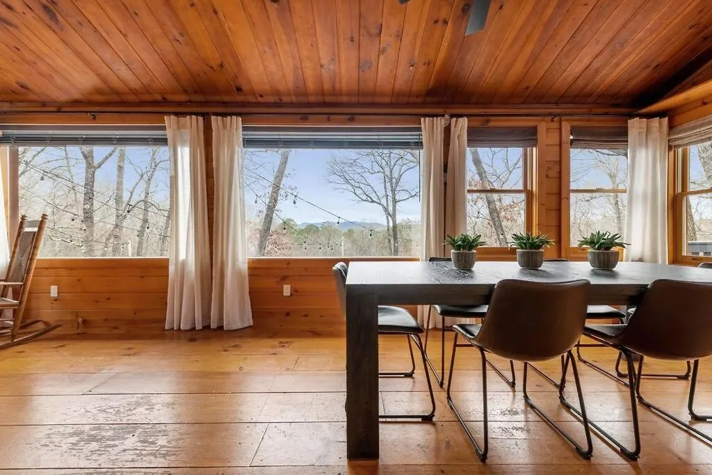 Holiday home Story Book With Mountain Views, Game Cave, Hot Tub And Close To Downtown