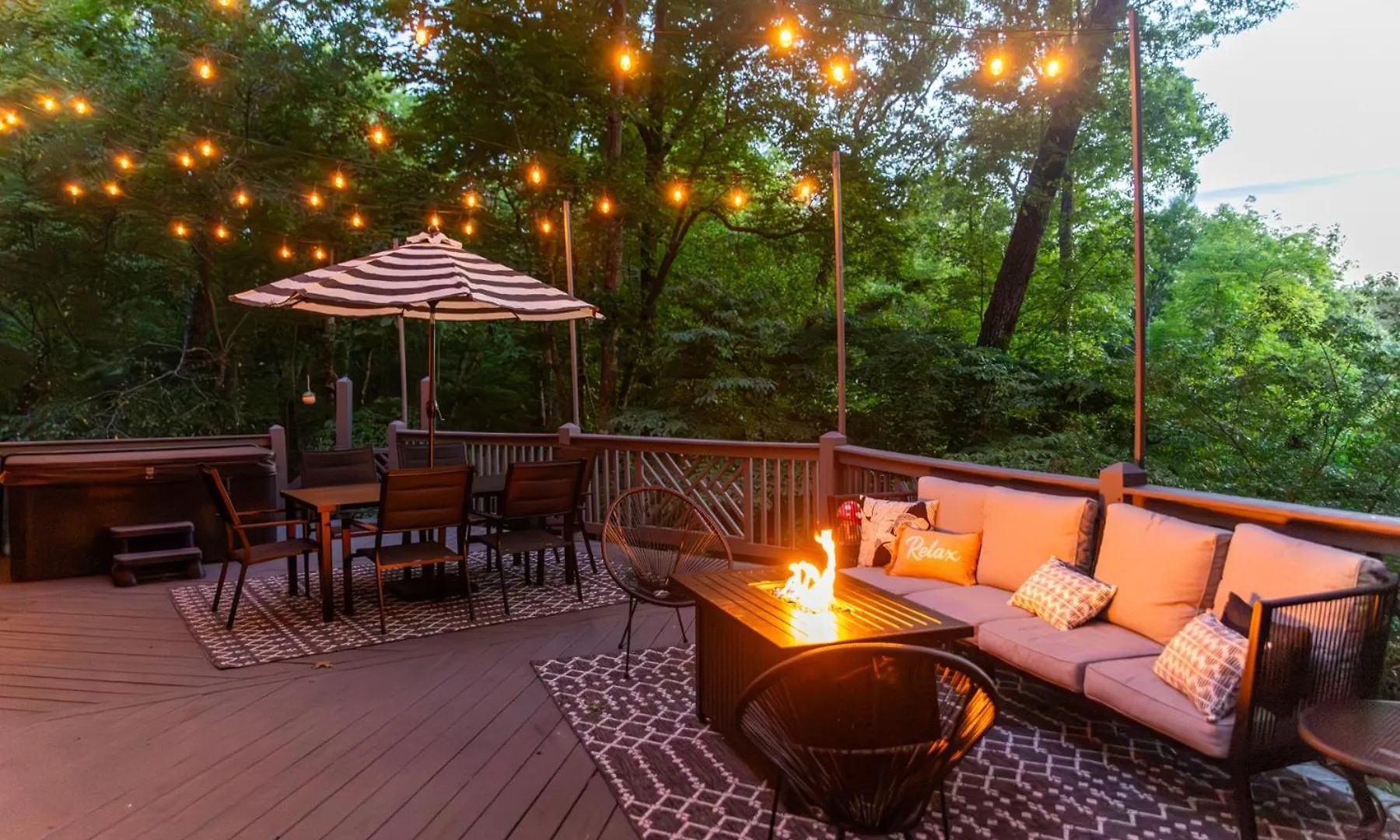 Story Book With Mountain Views, Game Cave, Hot Tub And Close To Downtown *