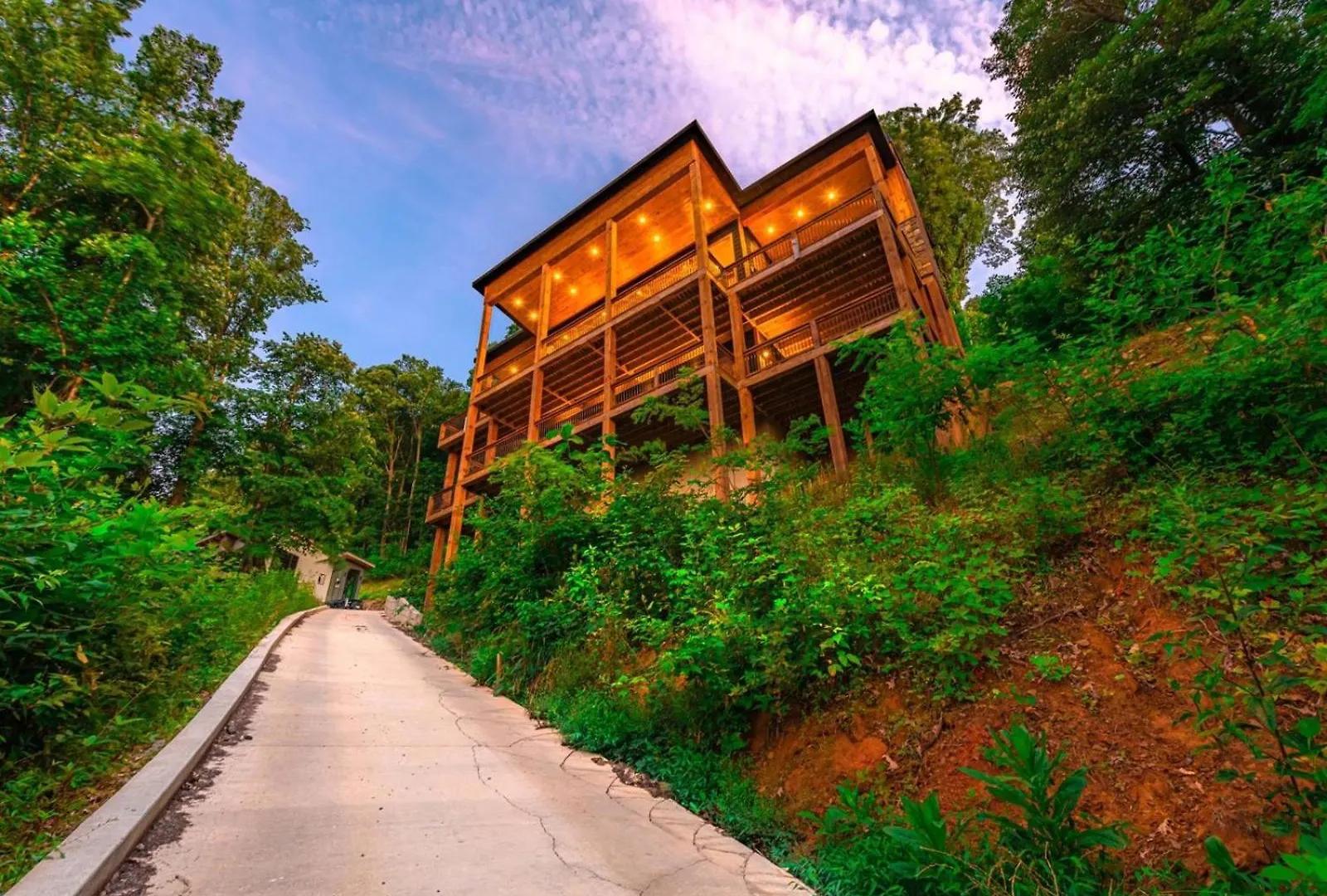 Capstone - Modern Luxury Full Mountain View Blue Ridge
