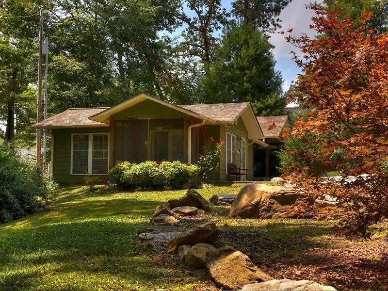 Holiday home Retreat - Lakefront Luxury *