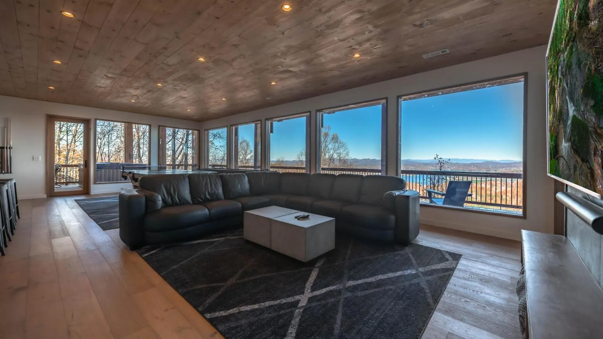 Capstone - Modern Luxury Full Mountain View Holiday home