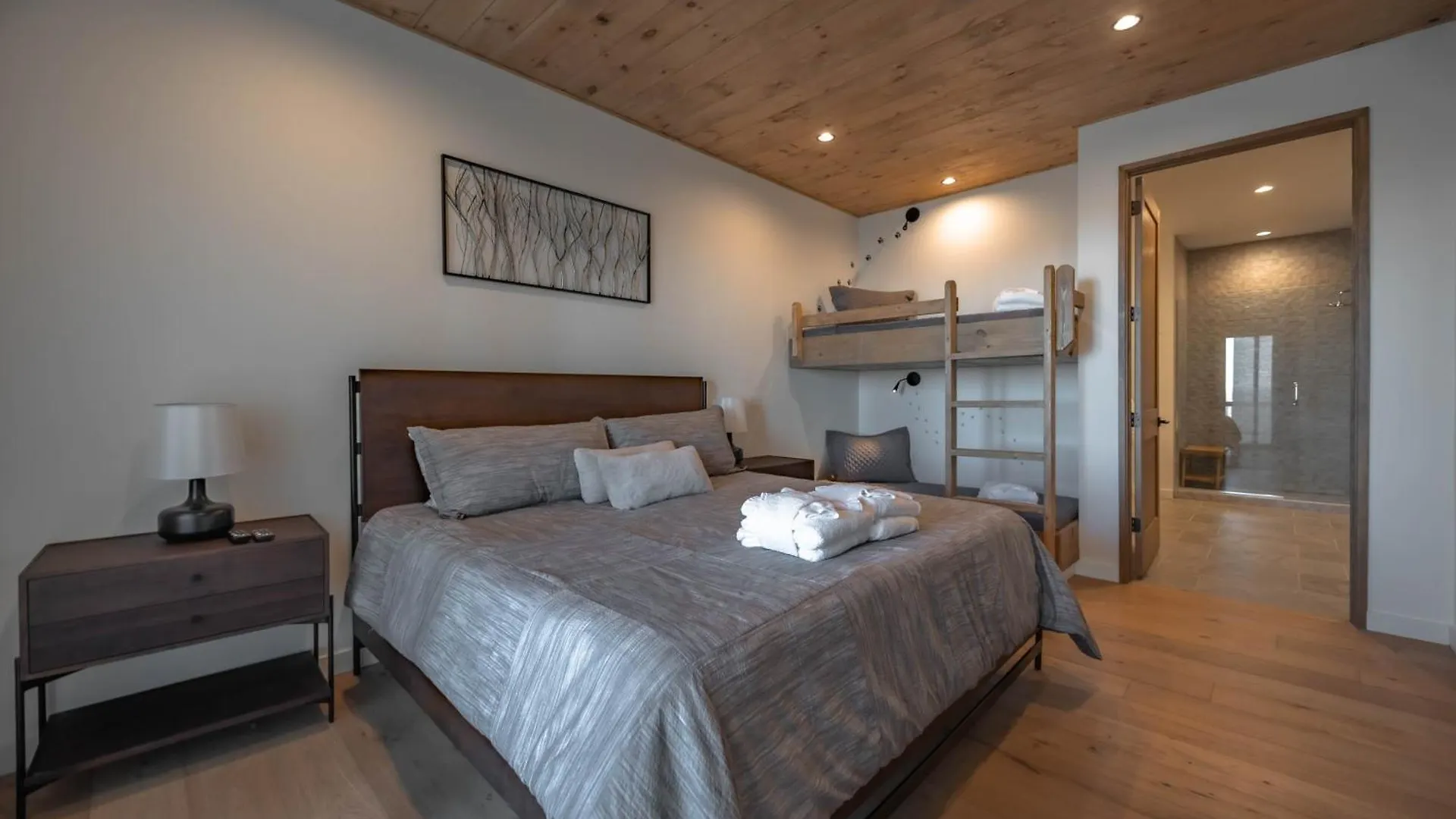 Capstone - Modern Luxury Full Mountain View Holiday home *