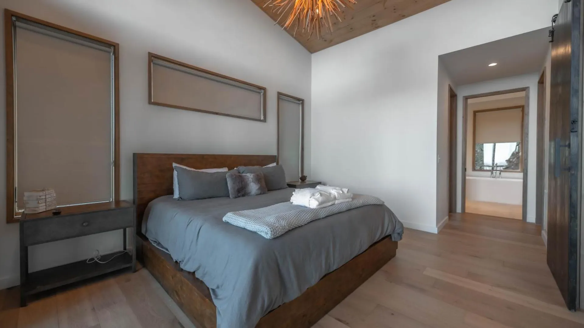 Capstone - Modern Luxury Full Mountain View