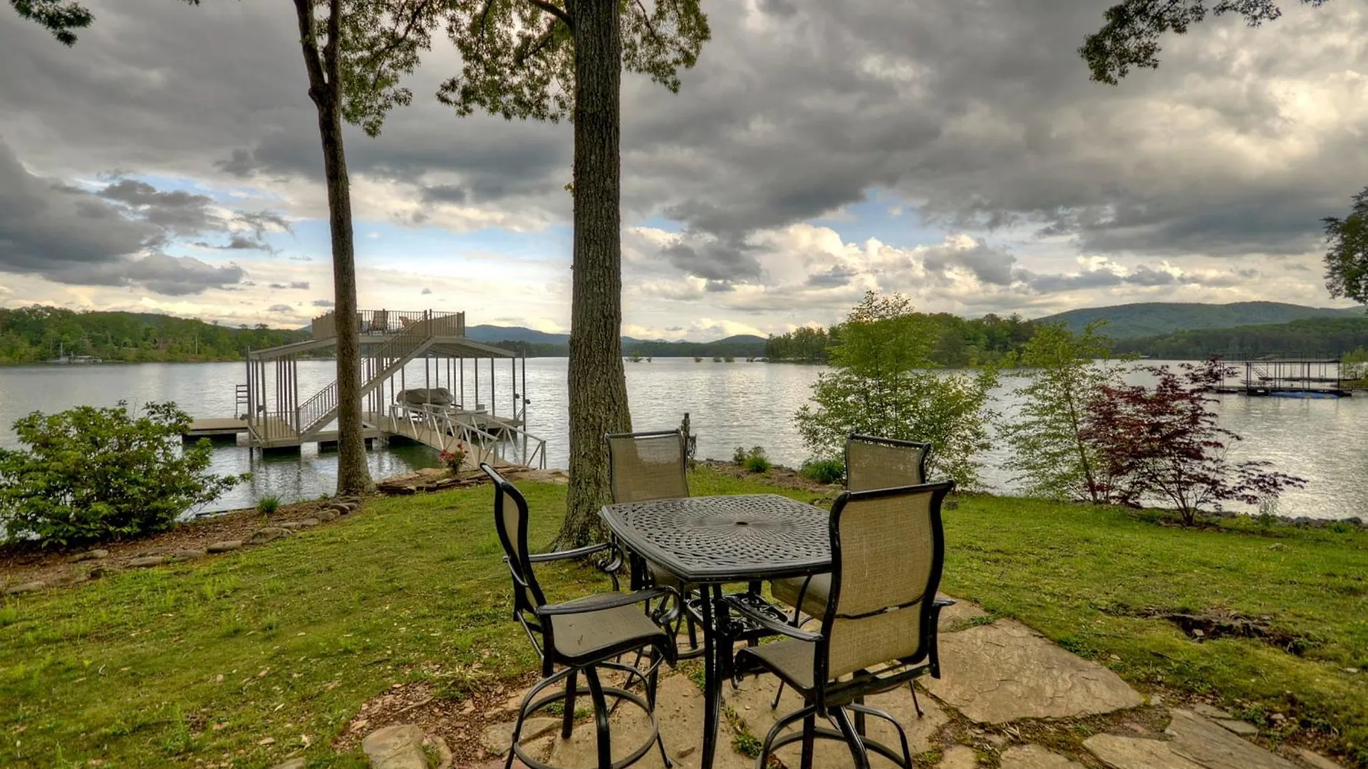 Retreat - Lakefront Luxury