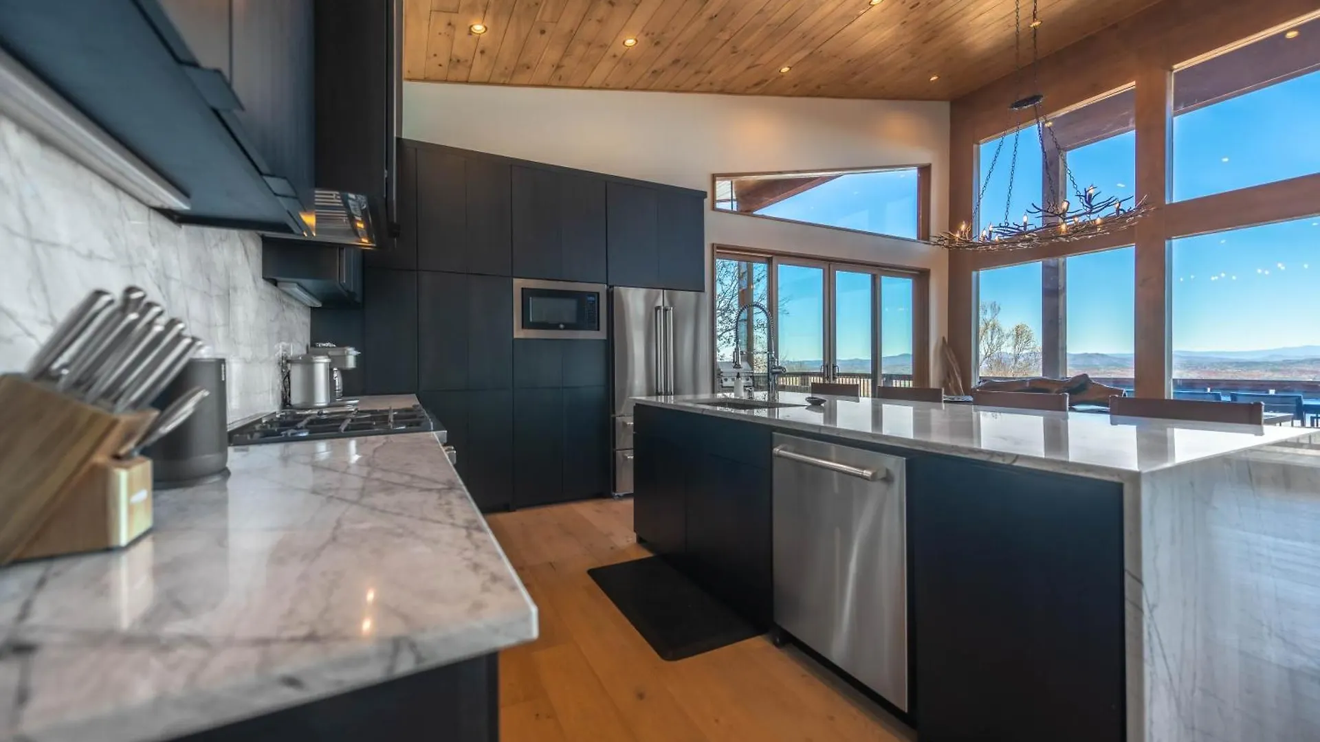 Capstone - Modern Luxury Full Mountain View Blue Ridge