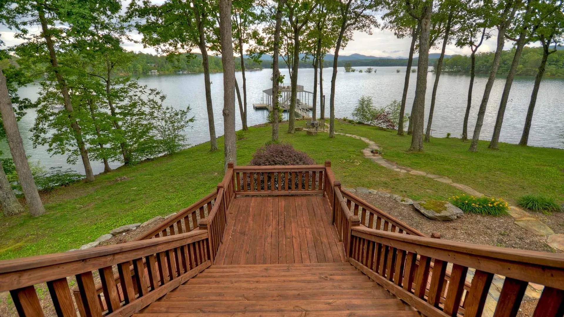 Retreat - Lakefront Luxury Blue Ridge