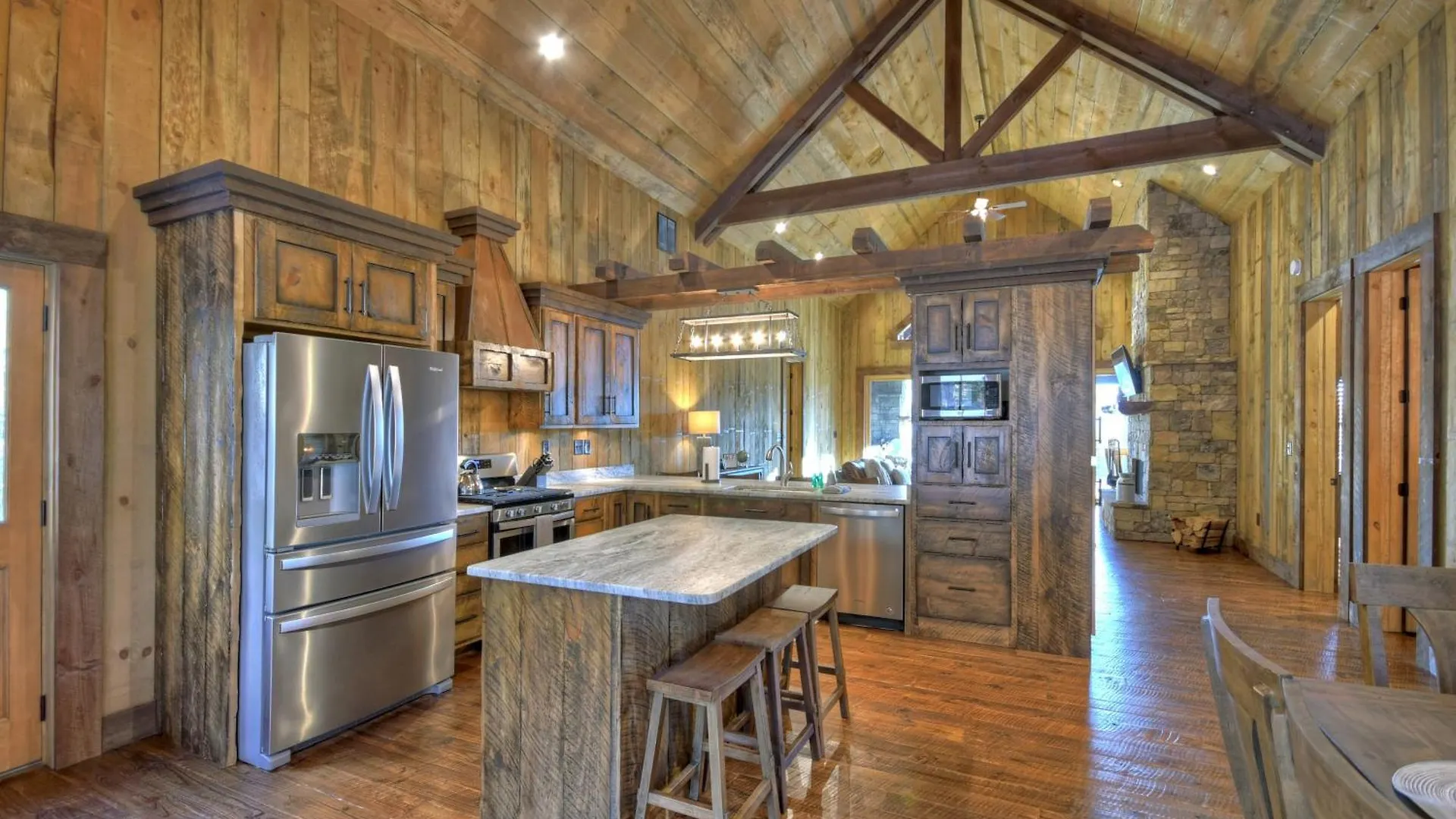 Breakaway Ridge Luxury - 5 Minutes Downtown Holiday home *