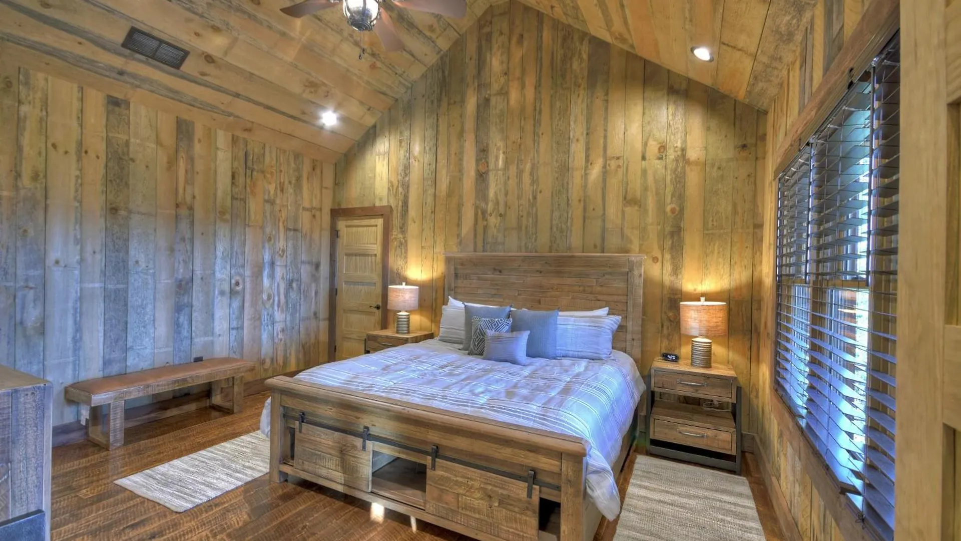 Breakaway Ridge Luxury - 5 Minutes Downtown Holiday home
