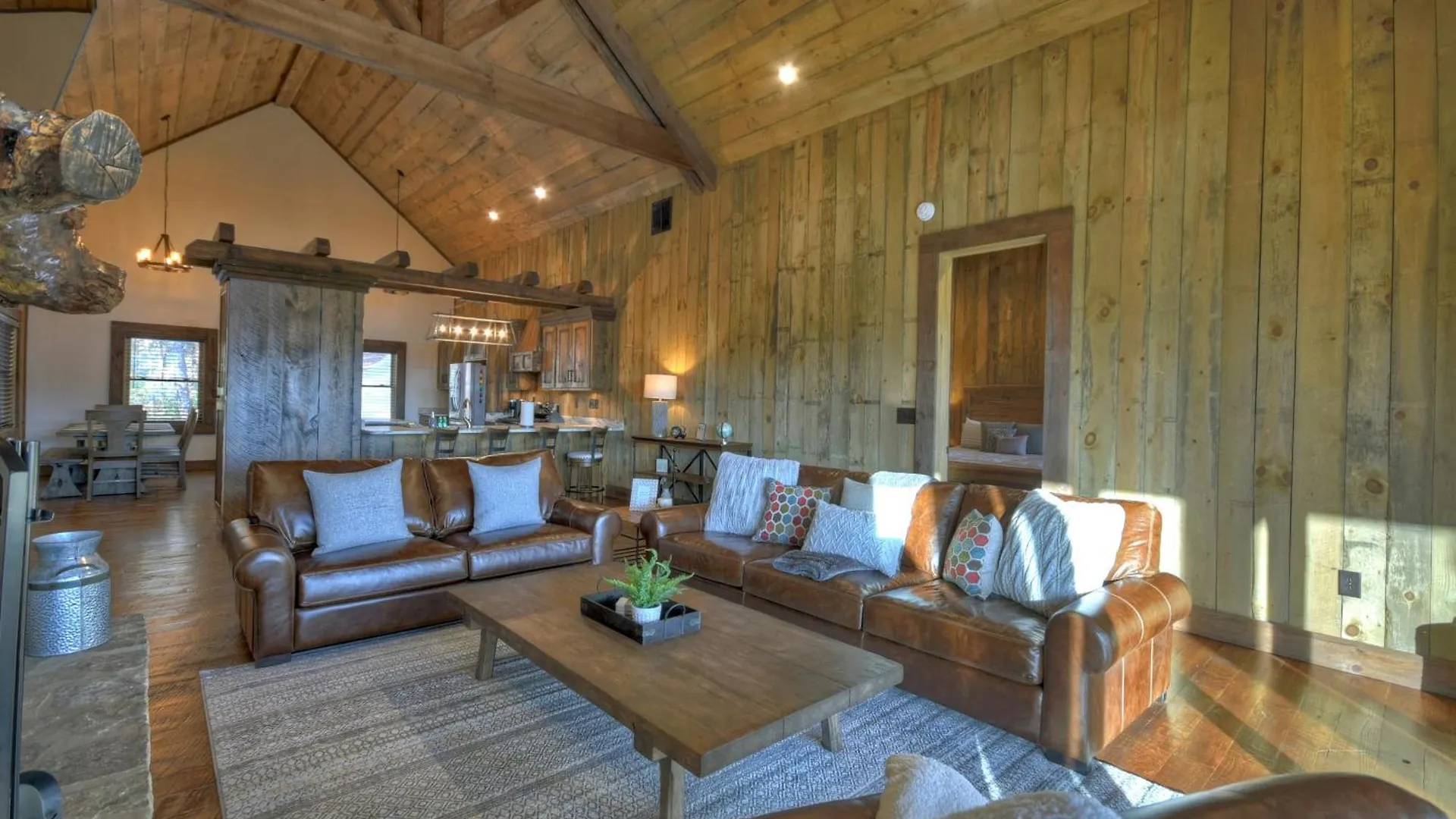 Breakaway Ridge Luxury - 5 Minutes Downtown Holiday home *