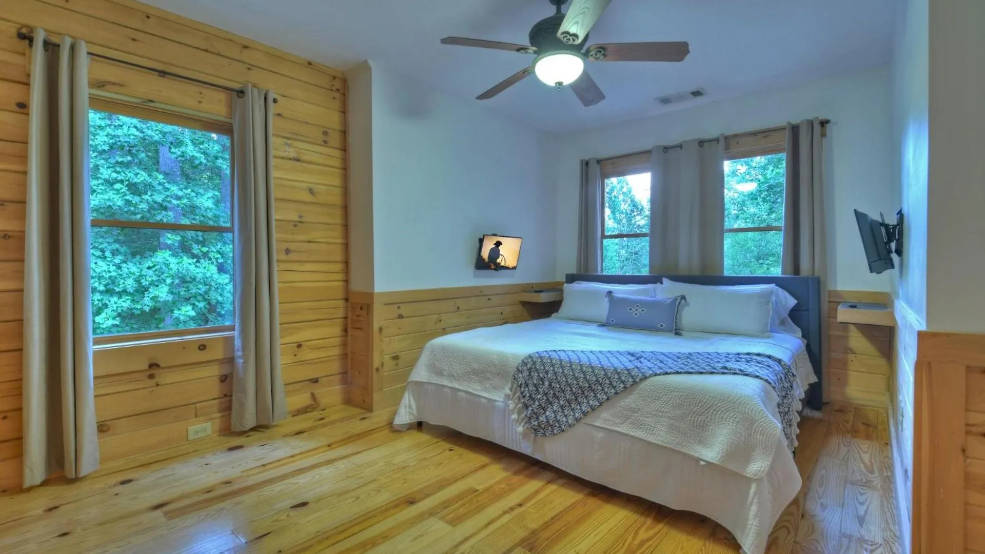 Villa Blueberry Hill - Relax In The Hot Tub Or Roast Marshmallows By The Firepit