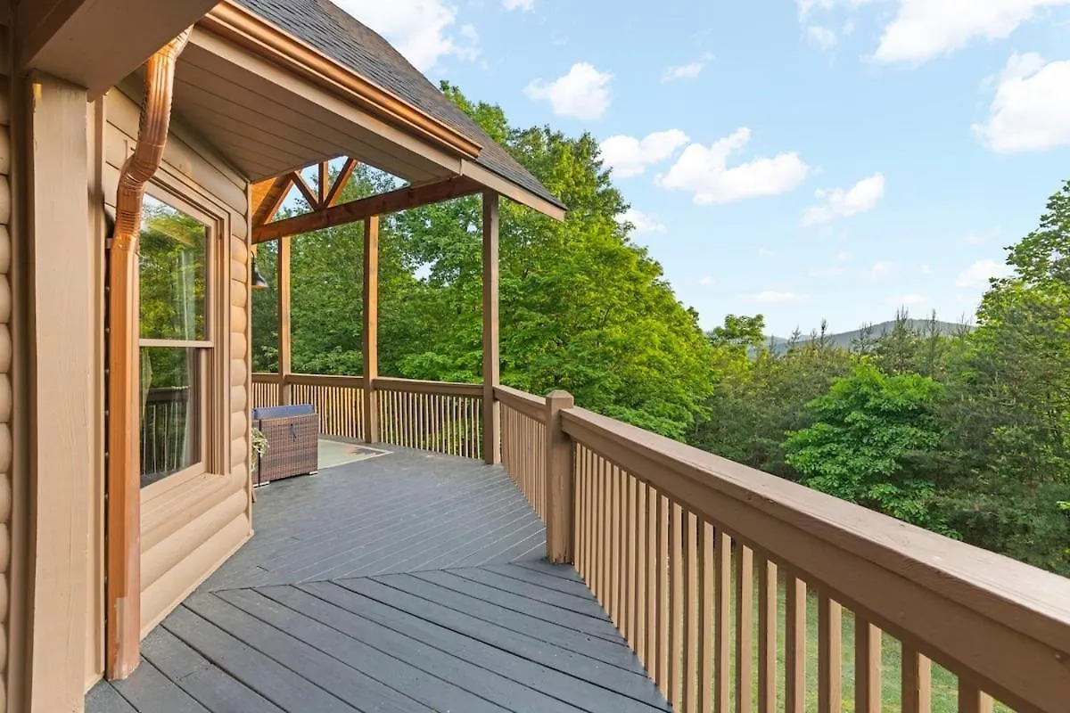Holiday home Lux 5br W Hot-tub Game & Mountain Views