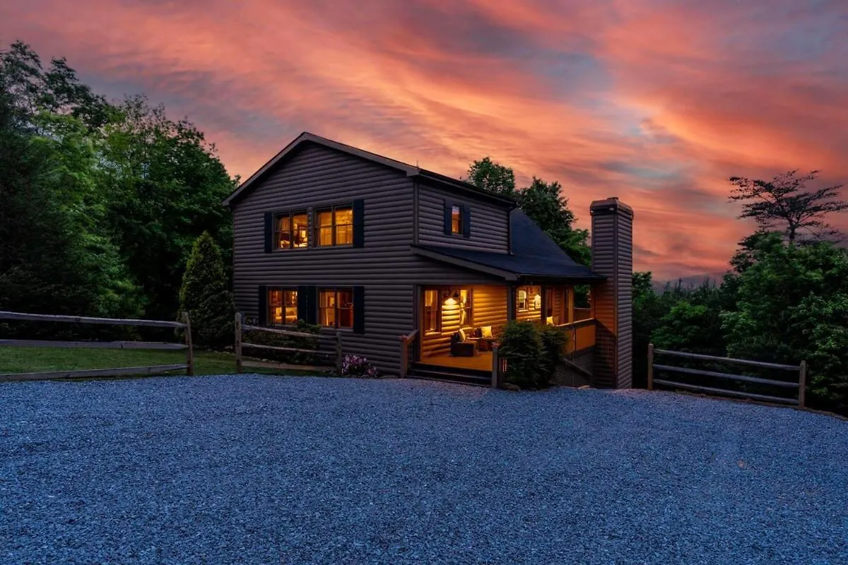 Lux 5br W Hot-tub Game & Mountain Views Blue Ridge