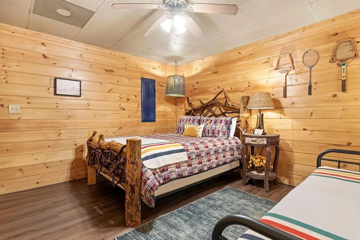 Lux 5br W Hot-tub Game & Mountain Views Holiday home Blue Ridge