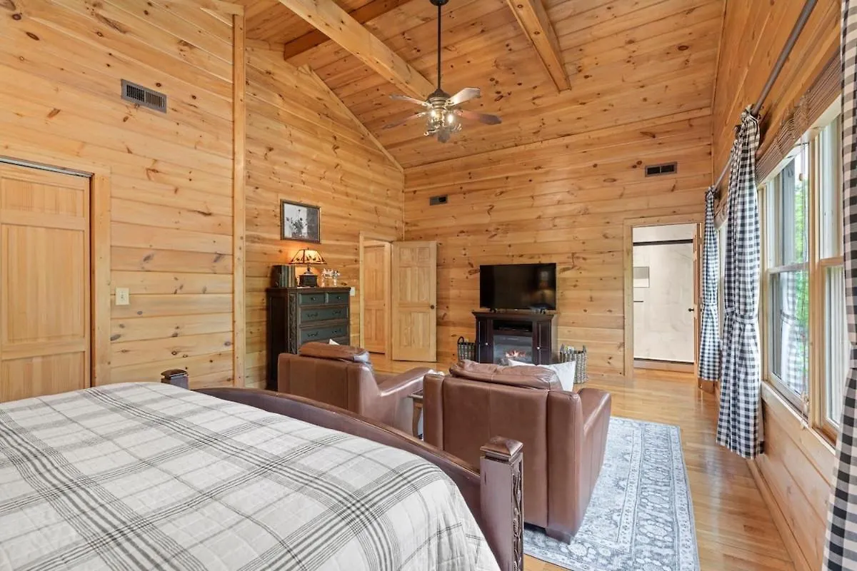Holiday home Lux 5br W Hot-tub Game & Mountain Views Blue Ridge