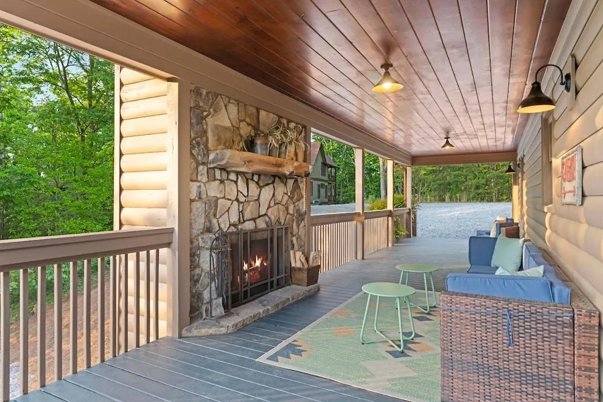 Holiday home Lux 5br W Hot-tub Game & Mountain Views Blue Ridge