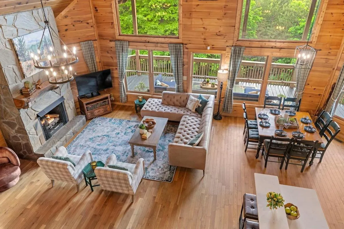 Lux 5br W Hot-tub Game & Mountain Views Blue Ridge