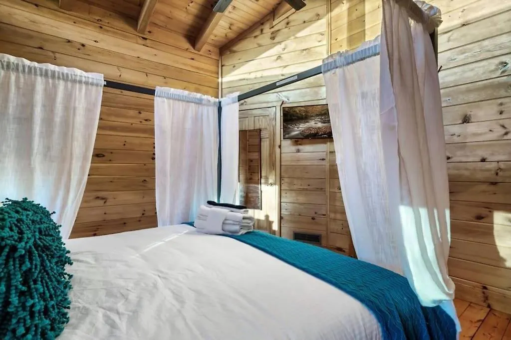 Holiday home Family-friendly Hot Tub, Game Room, Firepit, Near River