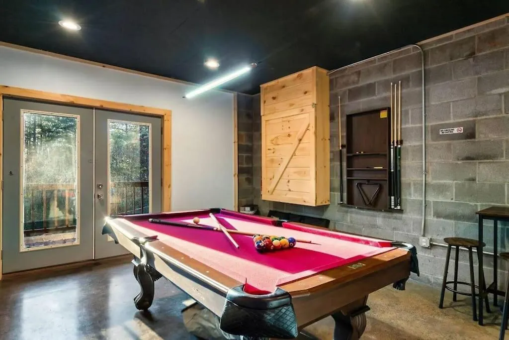Holiday home Family-friendly Hot Tub, Game Room, Firepit, Near River Blue Ridge