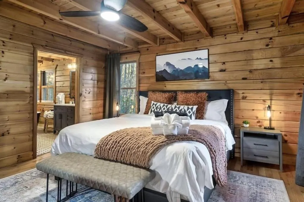 Family-friendly Hot Tub, Game Room, Firepit, Near River Holiday home Blue Ridge