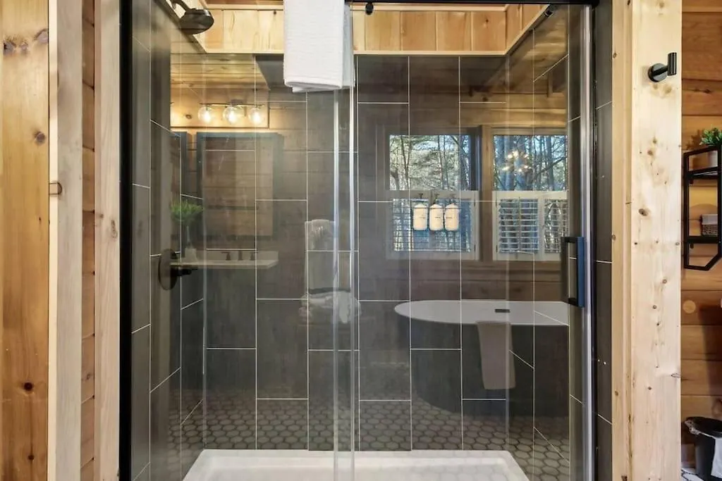 Family-friendly Hot Tub, Game Room, Firepit, Near River Blue Ridge