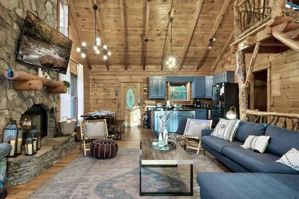 Family-friendly Hot Tub, Game Room, Firepit, Near River Blue Ridge