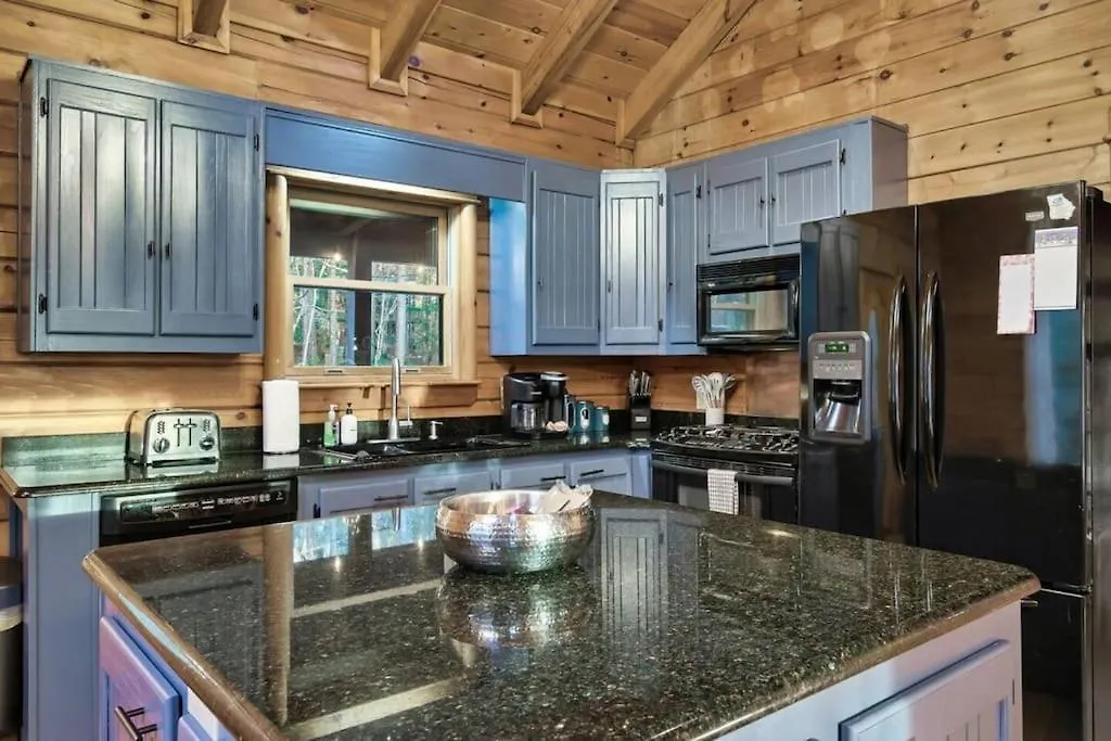 Family-friendly Hot Tub, Game Room, Firepit, Near River Holiday home Blue Ridge