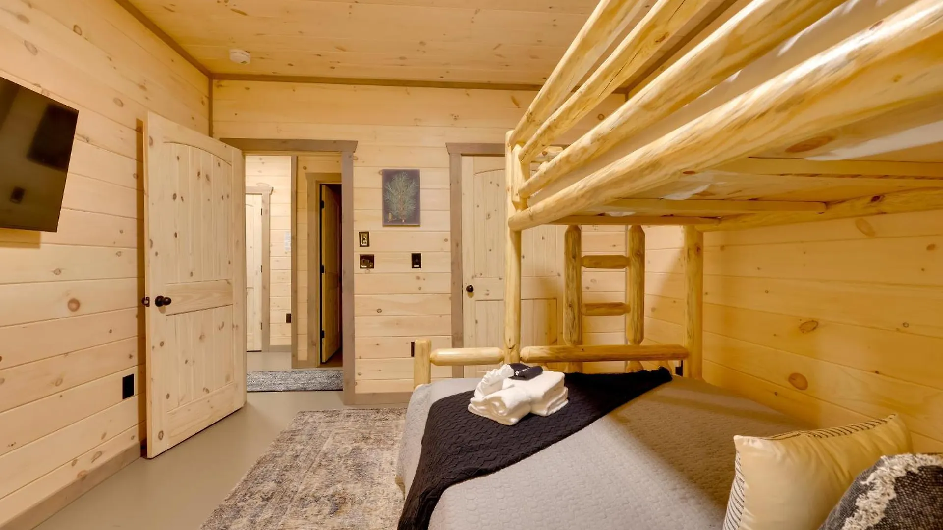 With Hot Tub And Sauna 5 Mi To Dtwn Blue Ridge! Holiday home *