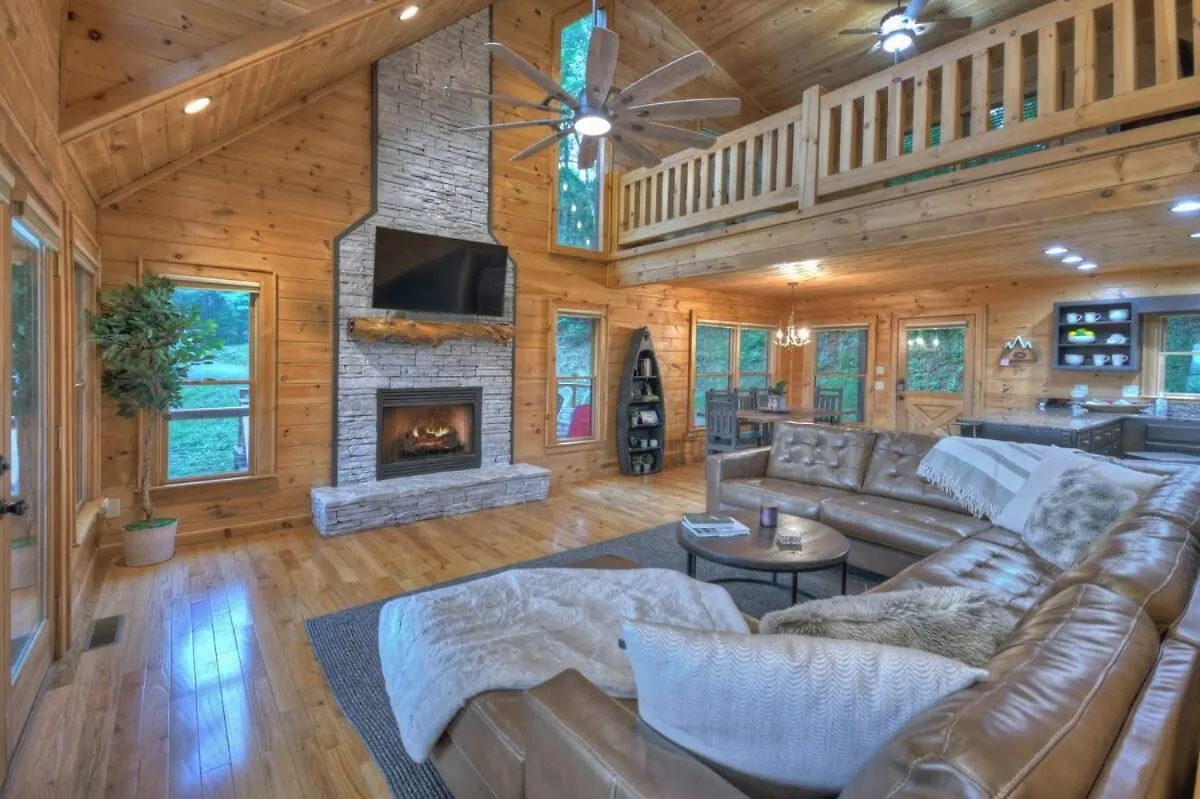 High Camp Retreat W Mtn View Hot Tub Pool Table Holiday home