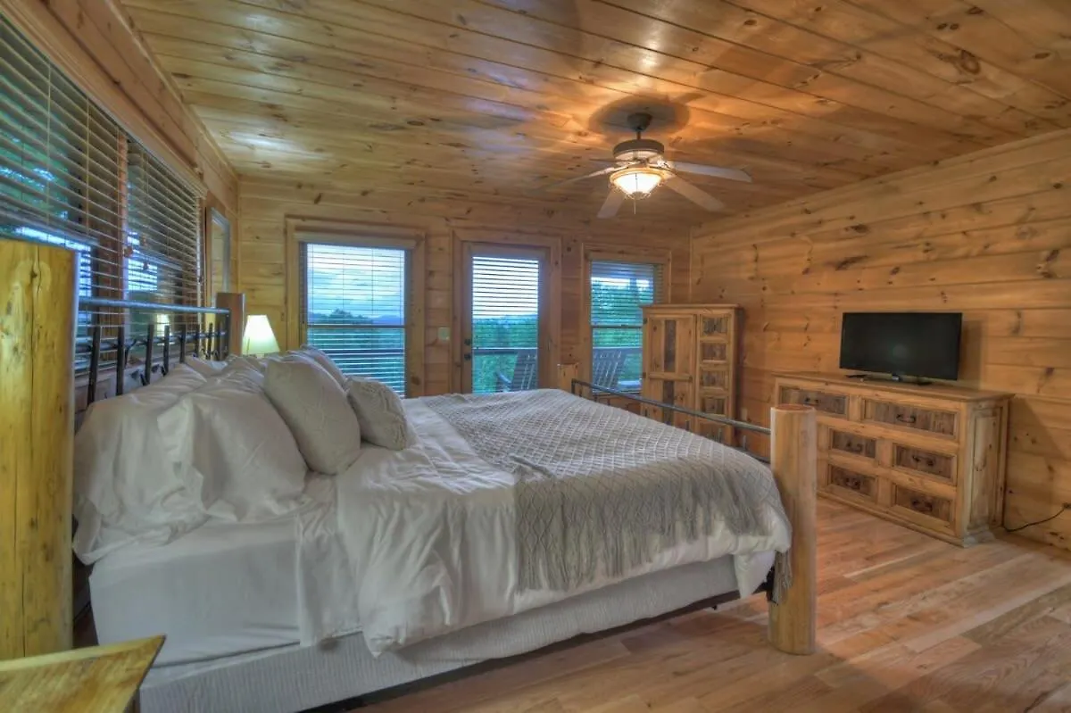 High Camp Retreat W Mtn View Hot Tub Pool Table