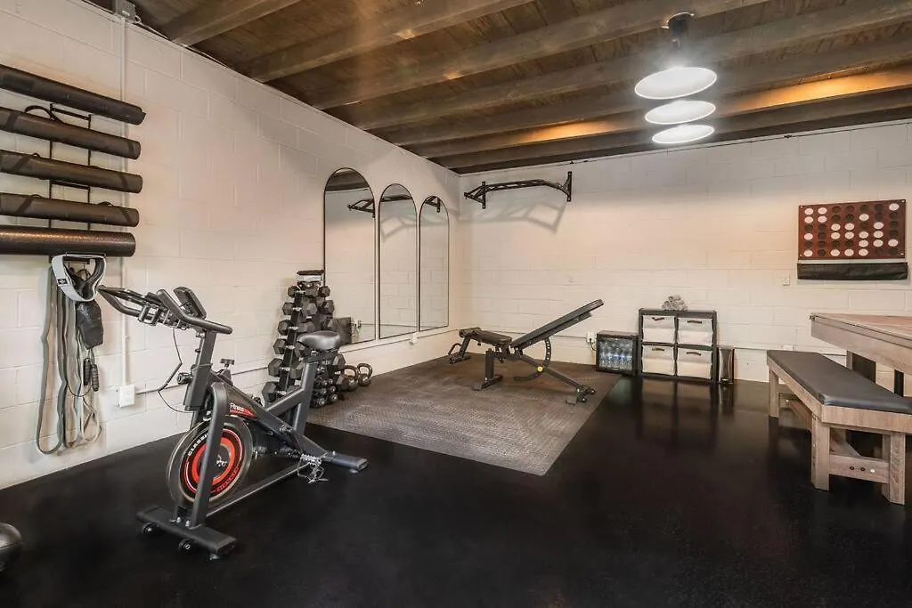 Modern With Luxury Gym, Firepit + Game Room!