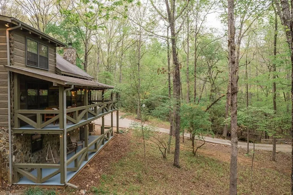 Modern With Luxury Gym, Firepit + Game Room!