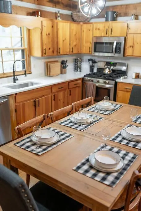 Modern With Luxury Gym, Firepit + Game Room!