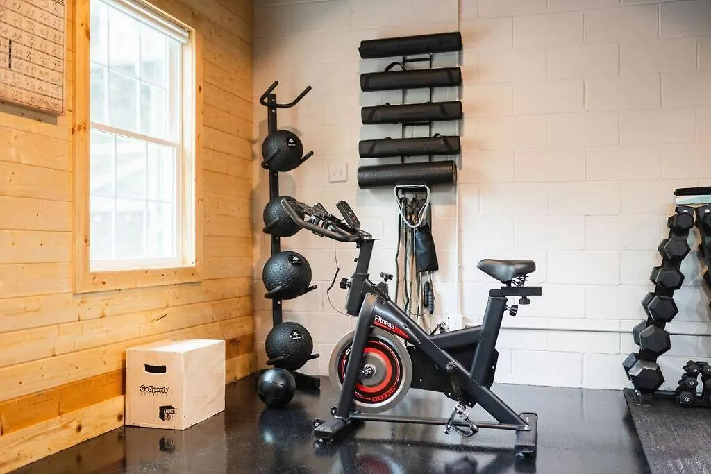 Modern With Luxury Gym, Firepit + Game Room! Blue Ridge