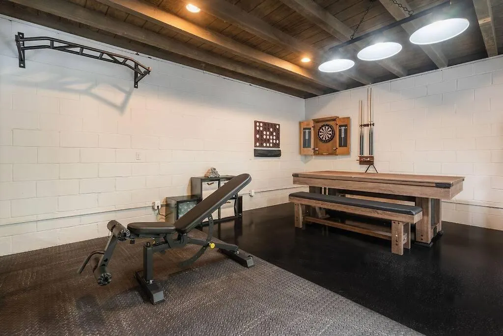 Apartment Modern With Luxury Gym, Firepit + Game Room! *