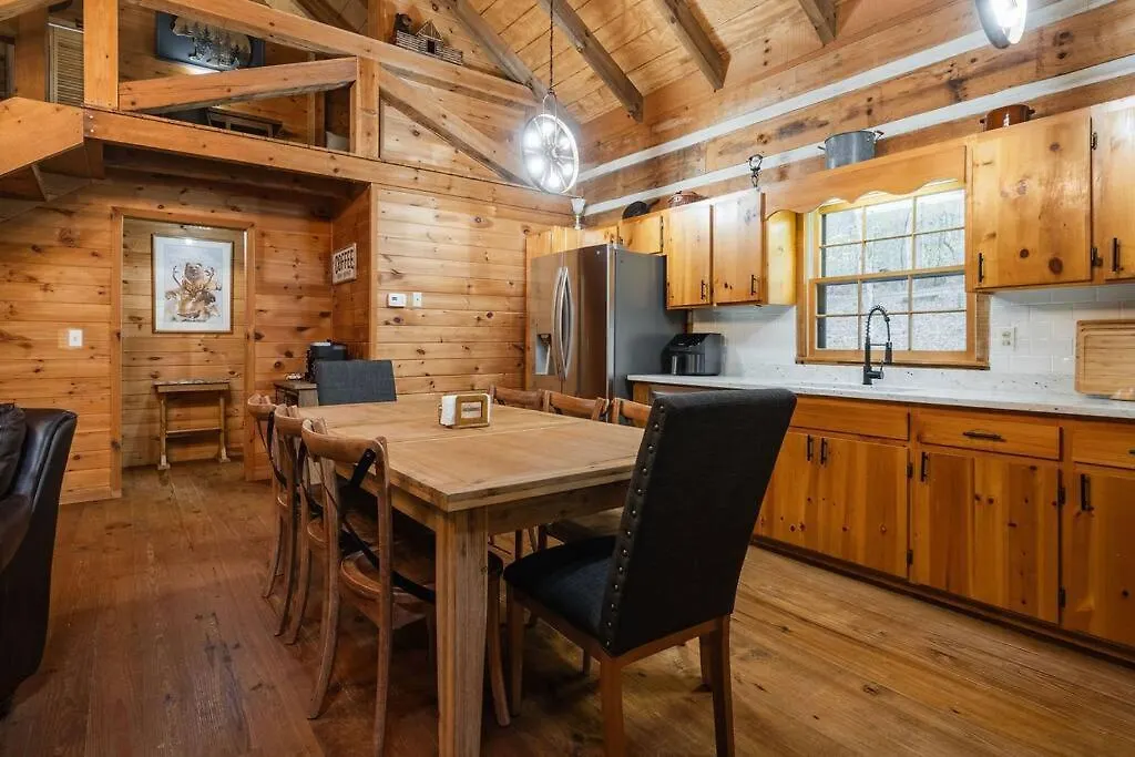 Apartment Modern With Luxury Gym, Firepit + Game Room!