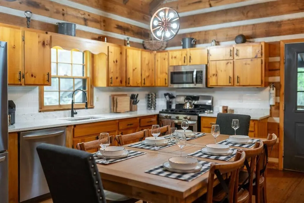 Modern With Luxury Gym, Firepit + Game Room! Apartment *